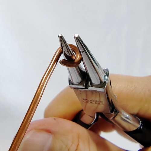 Mei Tan's Fin-tastic Bookmark - Form the eye, Hair Accessories, Zipper Pulls, Christmas Ornaments, Lashing, Wire Lashing, Wire Wrapping, Wrapping, Wire Wrapping Jewelry, Cut a 16 piece of 18 gauge wire